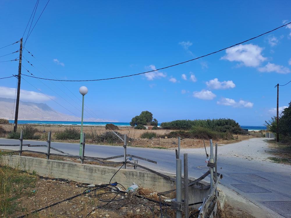 Kreta, Kissamos: Eckgrundstück neben dem Strand zu verkaufen
