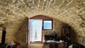 East Crete, Pappagiannades: บ้านหินแบบดั้งเดิมพร้อมสวนขนาดใหญ่เต็มไปด้วยต้นมะกอกสำหรับขาย