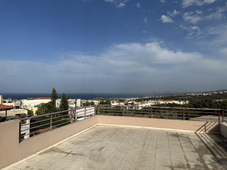 Kreta, Atsipopoulo: Geräumiges Apartment mit Meerblick zu verkaufen