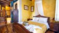 Fünf Steinvillen als Hotel zum Verkauf in Samonas