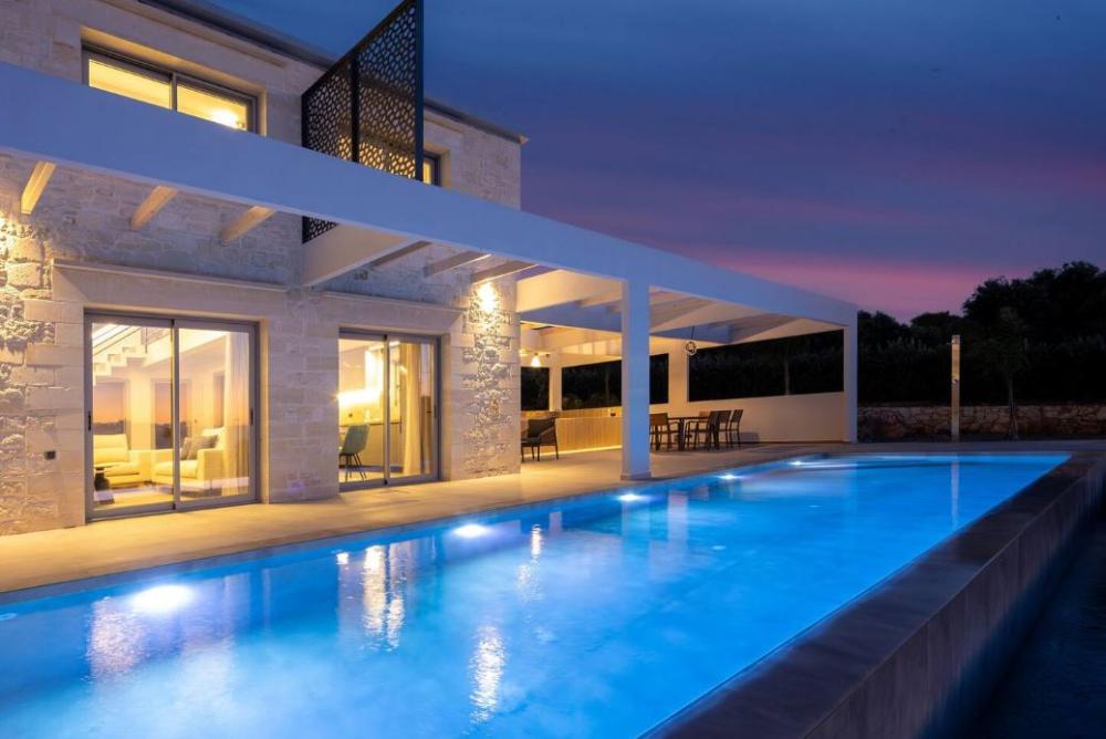 Kreta, Agios Onoufrios: Elegante Villa aus weißem Stein mit Meerblick zu verkaufen