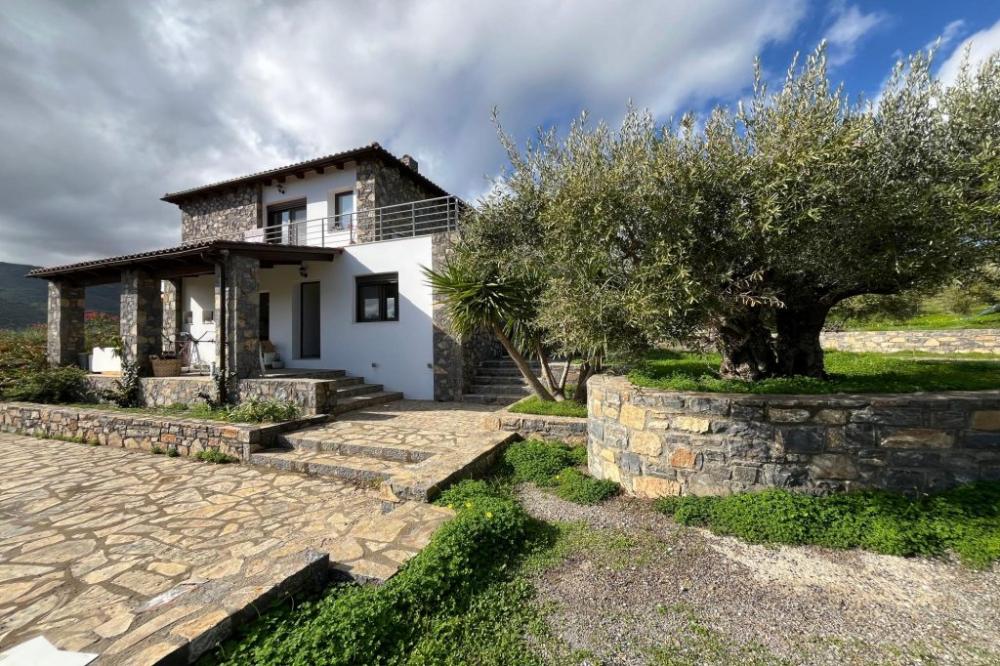 Kreta, Kritsa: Wunderschöne Villa mit Gäste-Loft-Apartment in sehr entspannender Lage zu verkaufen