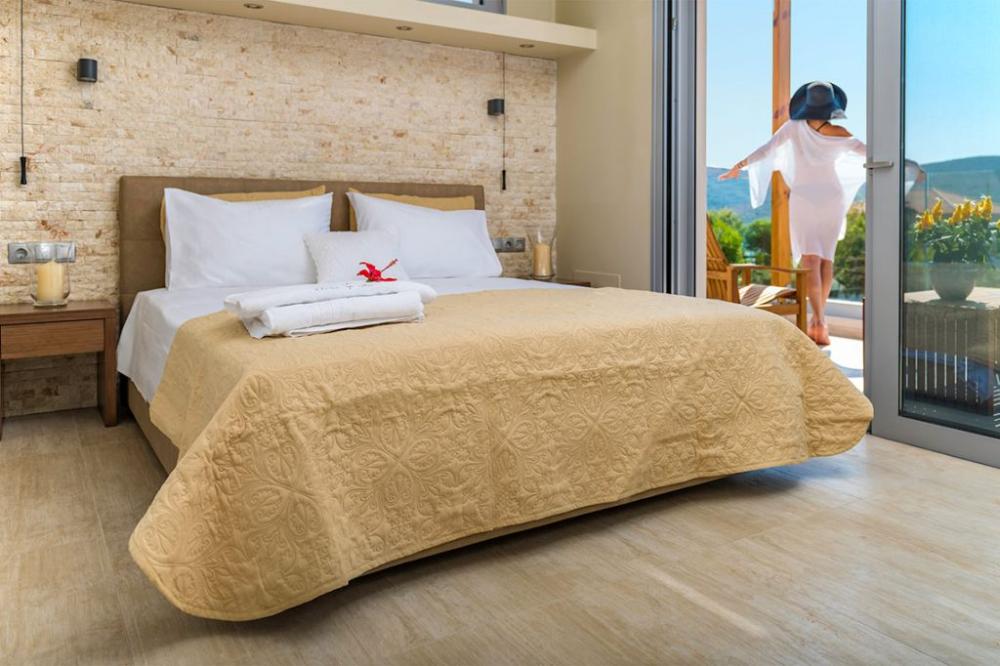 Kréta, Tsifliki: Környezetbarát villa medencével, kerttel és jakuzzival eladó Elounda közelében