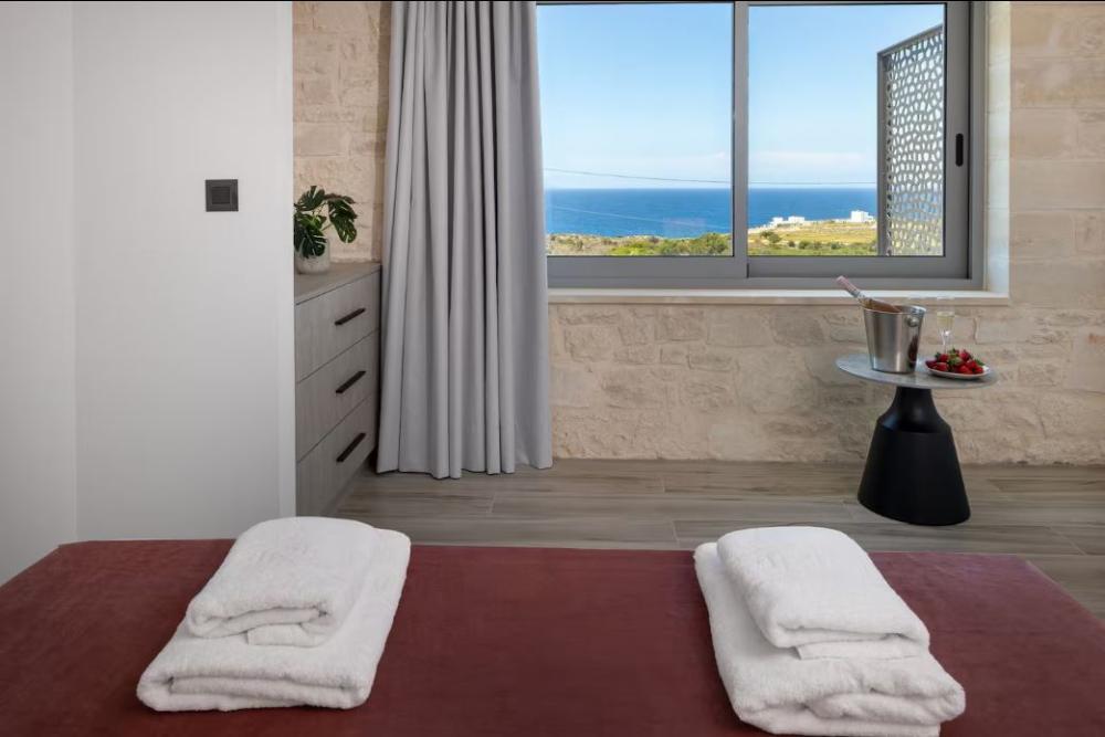 Kreta, Agios Onoufrios: Elegante Villa aus weißem Stein mit Meerblick zu verkaufen