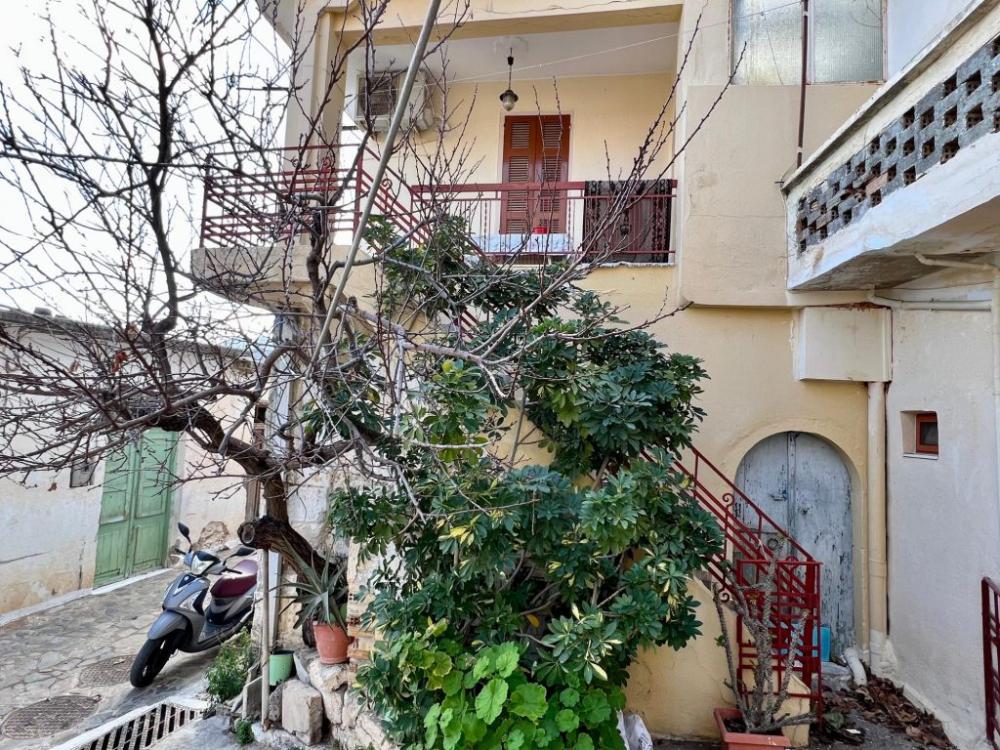 Kreta, Kritsa: Eckhaus mit großer Dachterrasse und potentiellem Gästeapartment zu verkaufen