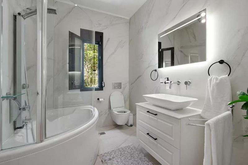 Kreta, Chania: Luxuriöse Villa mit Meerblick und Gästestudio in Agios Matthaios zu verkaufen