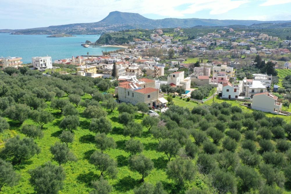 Kréta, Kalyves: Tágas telek tengerre néző kilátással eladó