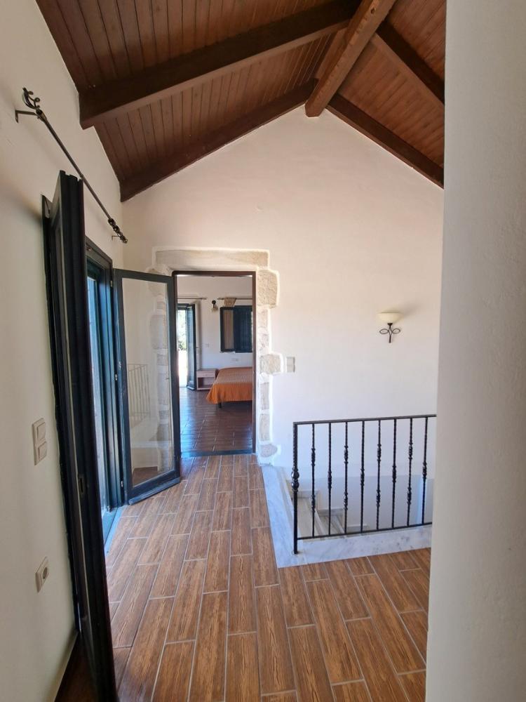 Kréta, Douliana: Felújított kőház medencével és kerttel eladó