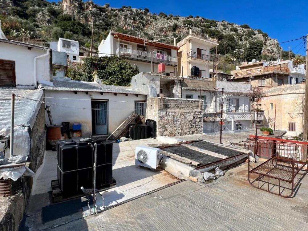 Kreta, Kritsa: Eckhaus mit großer Dachterrasse und potentiellem Gästeapartment zu verkaufen