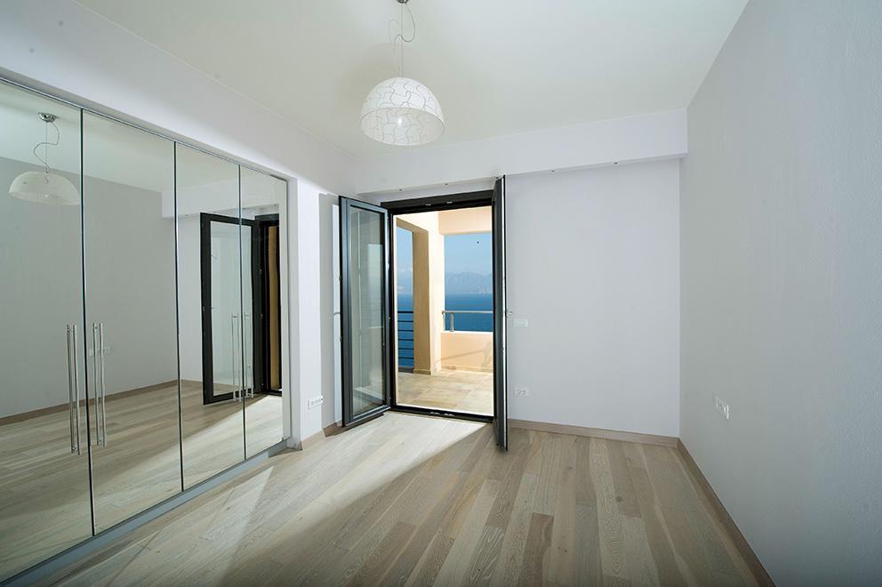 Hochmoderne Villa mit 4 Schlafzimmern, atemberaubendem Meerblick und Swimmingpool