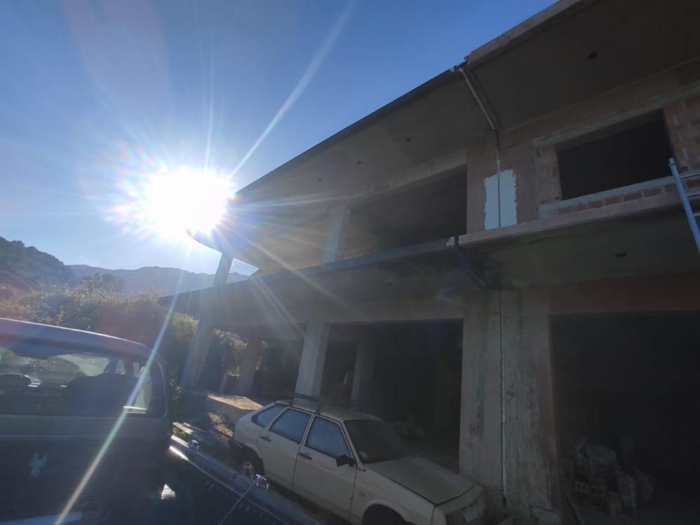 Kreta, Varipetro: Unfertiges Gebäude zu verkaufen