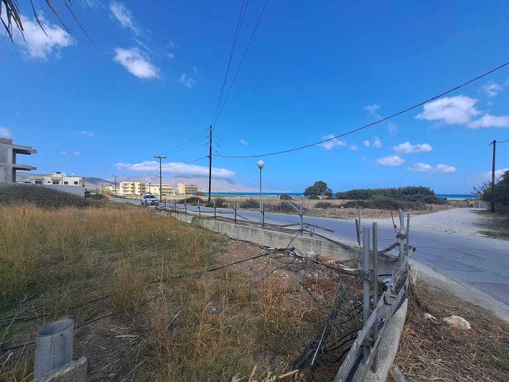 Kreta, Kissamos: Eckgrundstück neben dem Strand zu verkaufen