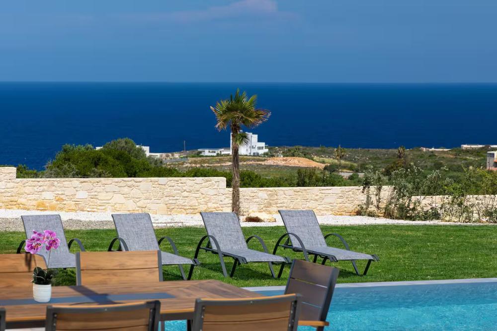 Kreta, Agios Onoufrios: Elegante Villa aus weißem Stein mit Meerblick zu verkaufen
