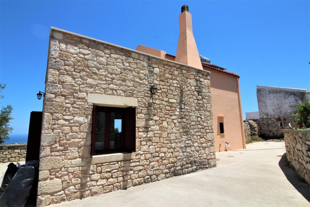 Schönes freistehendes Steinhaus zu verkaufen