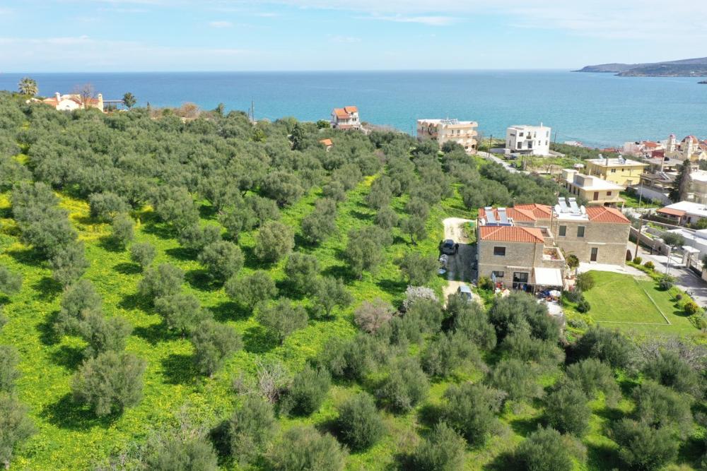 Kréta, Kalyves: Tágas telek tengerre néző kilátással eladó