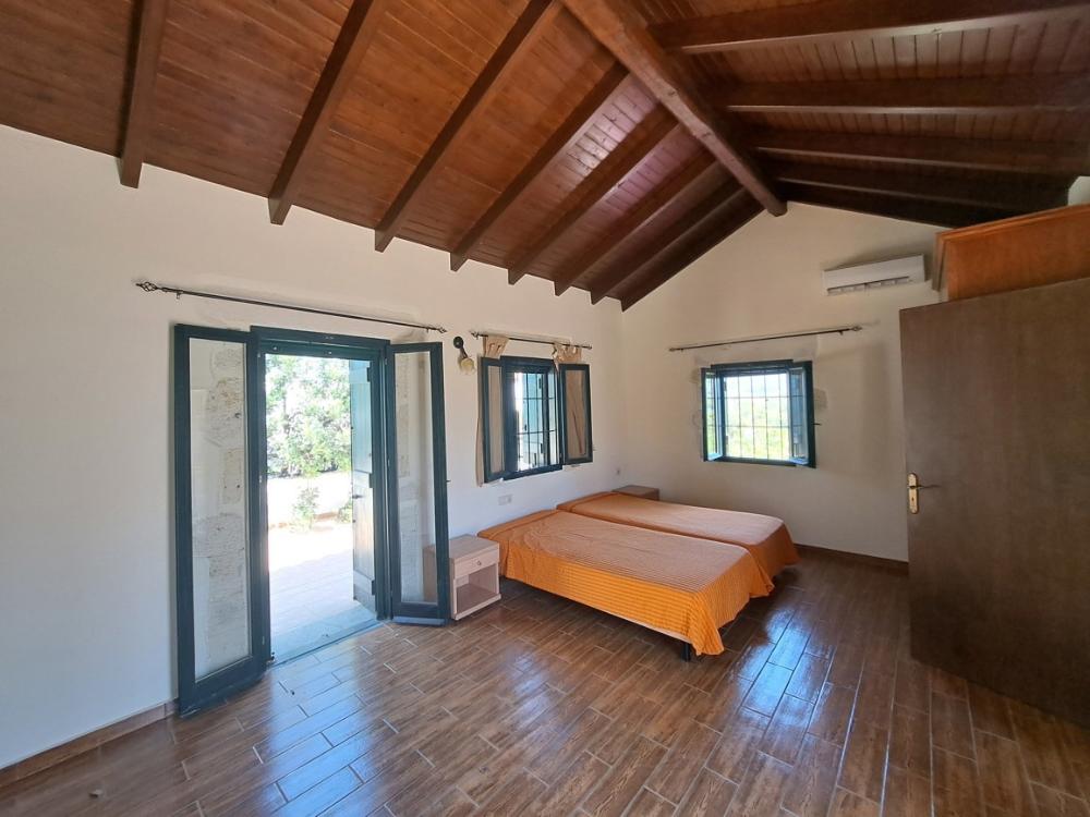 Kréta, Douliana: Felújított kőház medencével és kerttel eladó