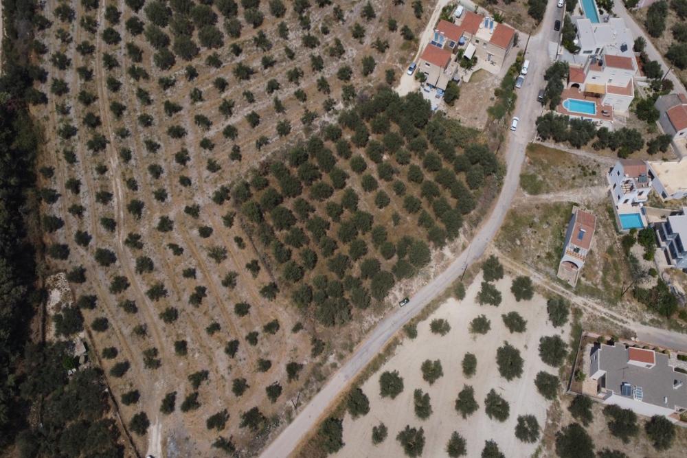 Kréta, Kalyves: Tágas telek tengerre néző kilátással eladó