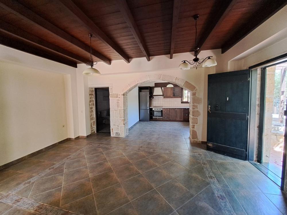 Kréta, Douliana: Felújított kőház medencével és kerttel eladó