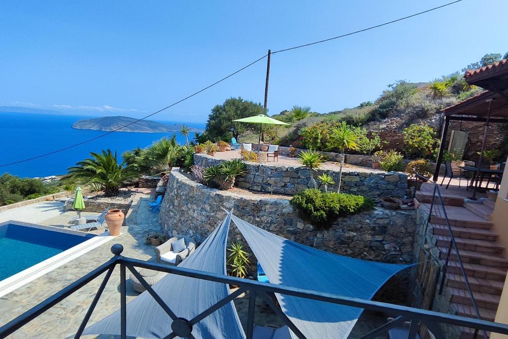 Villa mit Infinity-Pool und atemberaubendem Meerblick