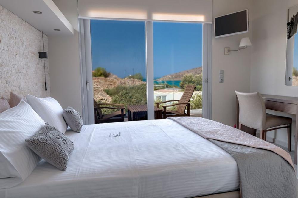 Kréta, Tsifliki: Környezetbarát villa medencével, kerttel és jakuzzival eladó Elounda közelében