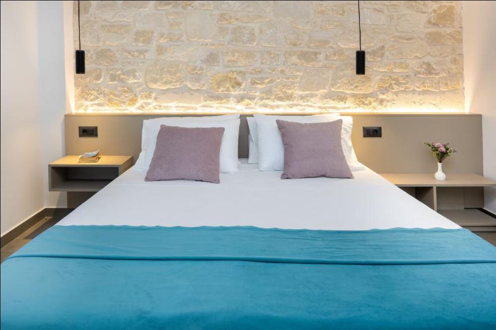 Kreta, Agios Onoufrios: Elegante Villa aus weißem Stein mit Meerblick zu verkaufen