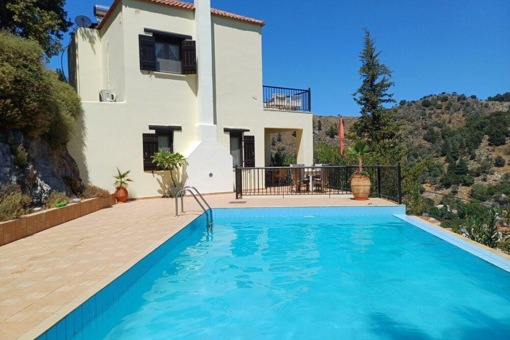 Kreta, Theriso: Atemberaubendes, voll möbliertes zweistöckiges Haus zu verkaufen