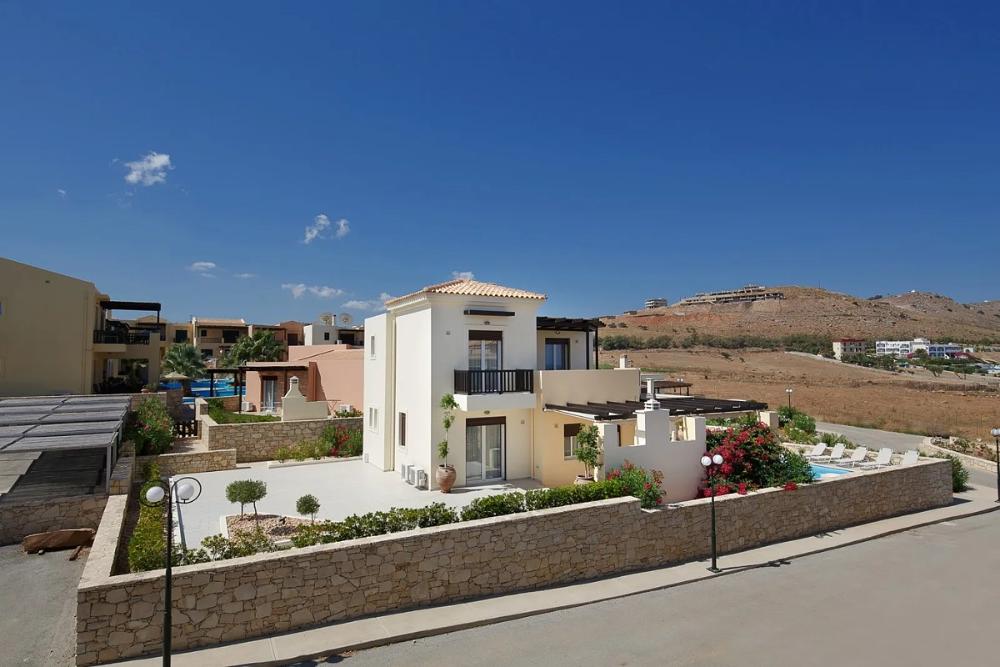 Kreta, Panormos: Elegante Villa in direkter Strandnähe zu verkaufen