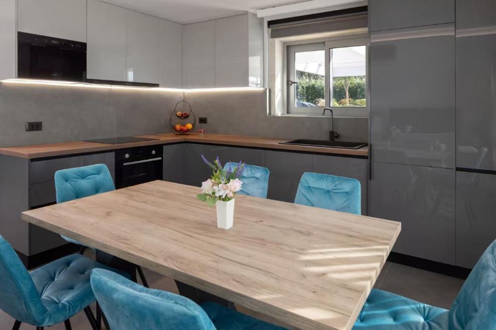 Kreta, Agios Onoufrios: Elegante Villa aus weißem Stein mit Meerblick zu verkaufen