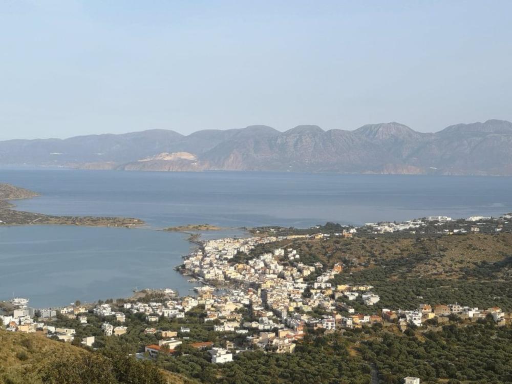 Kreta, Elounda: Baugrundstück mit Meerblick im Elite-Touristengebiet zu verkaufen