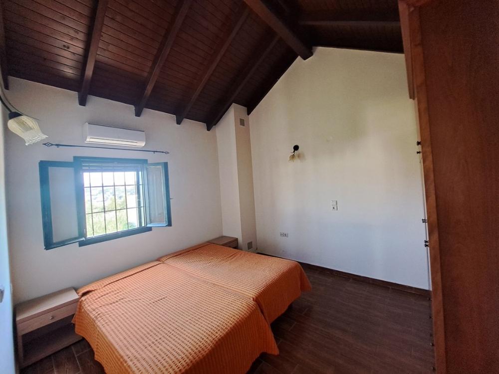 Kréta, Douliana: Felújított kőház medencével és kerttel eladó