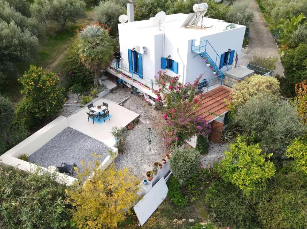 Kreta, Choumeri: Freistehendes Haus mit großem Garten zum Verkauf