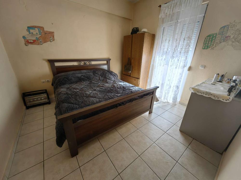 Kreta, Gonia: Zweistöckiges Haus mit Restbaurechten und Garten zu verkaufen