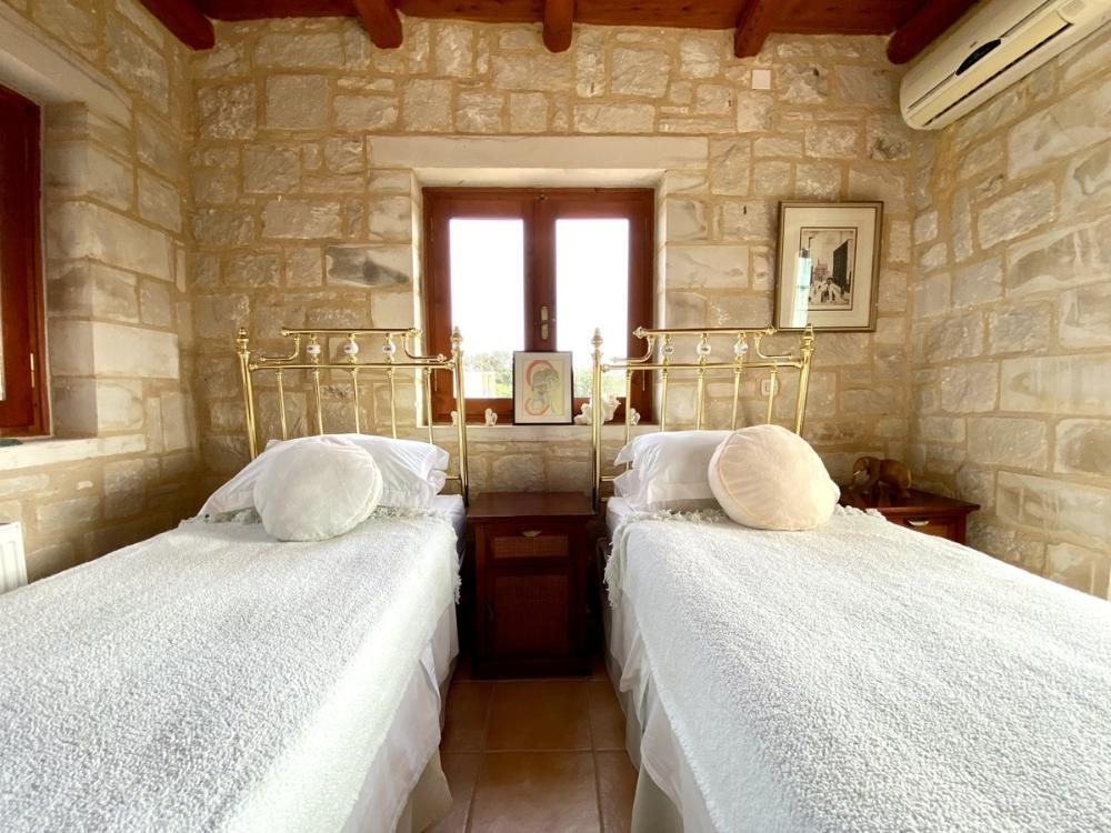 Schönes Steinhaus mit atemberaubendem Meerblick zum Verkauf in Vamos