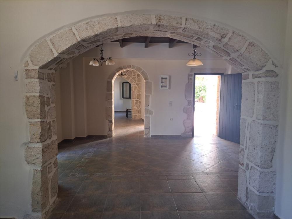 Kréta, Douliana: Felújított kőház medencével és kerttel eladó