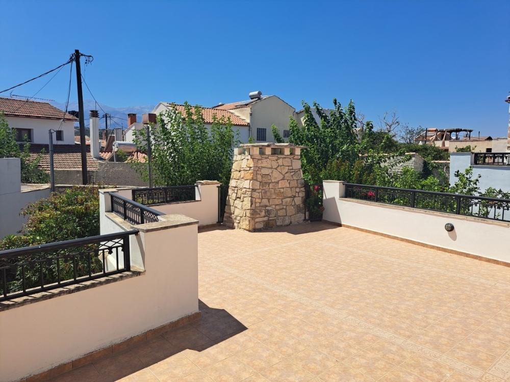 Kréta, Douliana: Felújított kőház medencével és kerttel eladó