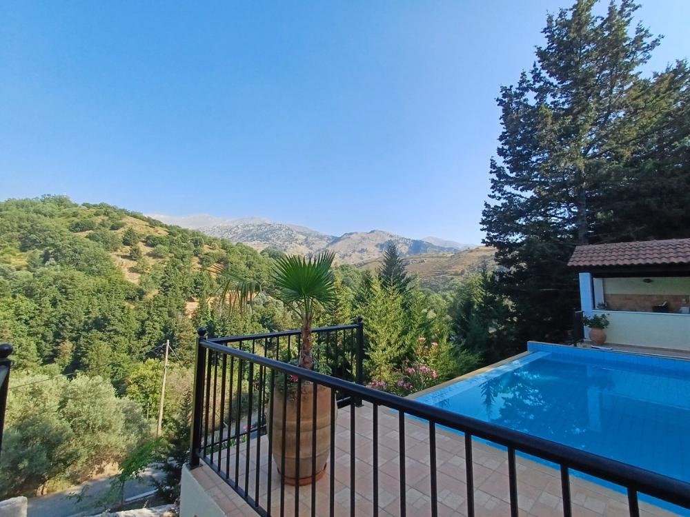 Kreta, Theriso: Atemberaubendes, voll möbliertes zweistöckiges Haus zu verkaufen