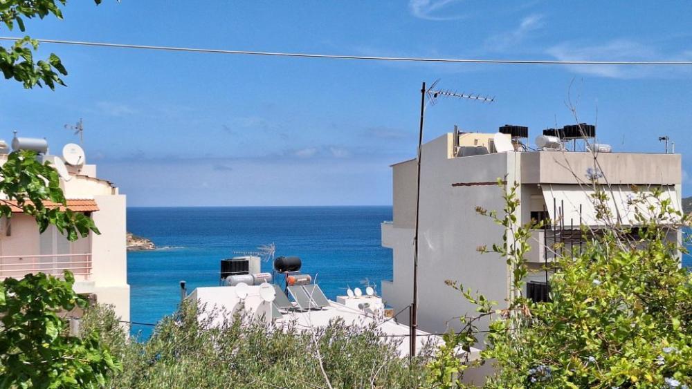 Kreta, Agios Nikolaos: Baugrundstück mit Meerblick in der Stadt zu verkaufen