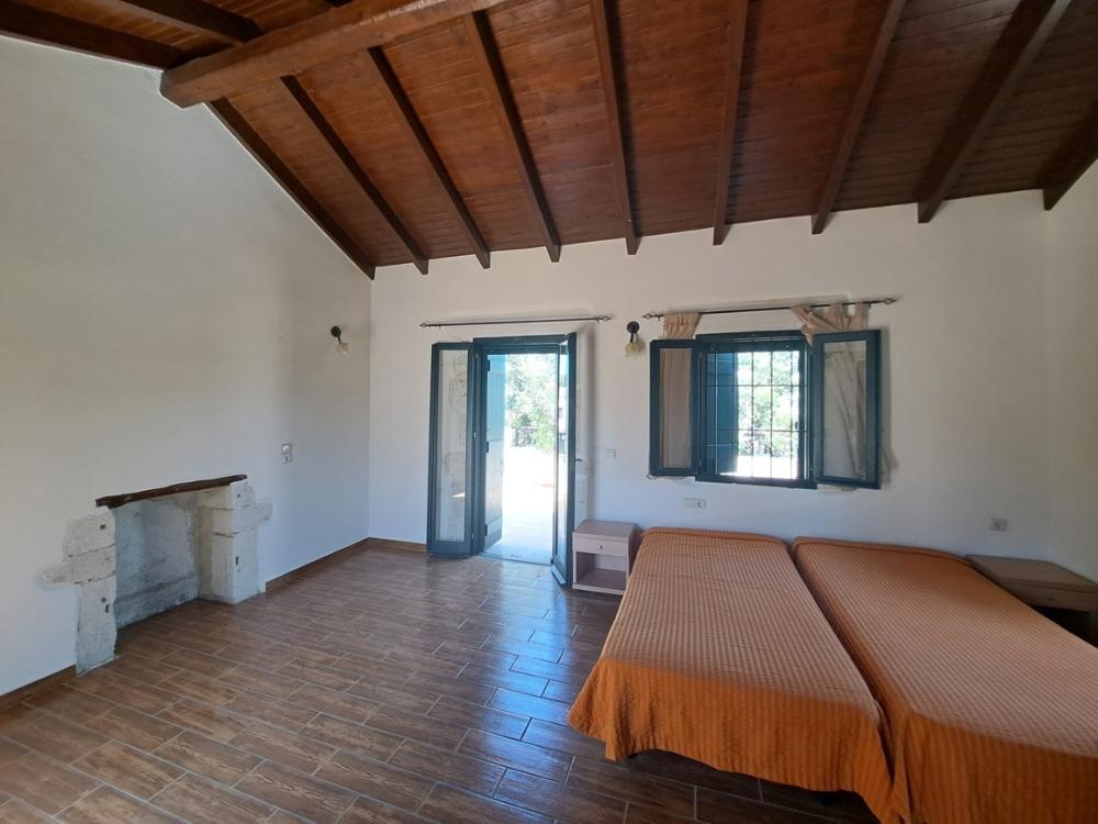 Kréta, Douliana: Felújított kőház medencével és kerttel eladó