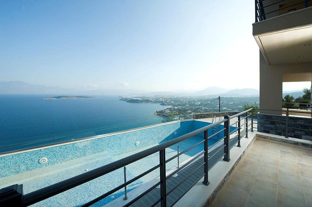 Hochmoderne Villa mit 4 Schlafzimmern, atemberaubendem Meerblick und Swimmingpool