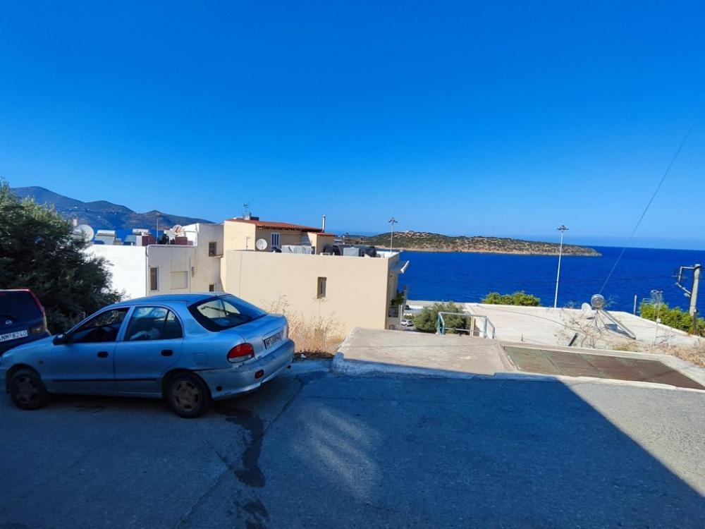Kreta, Agios Nikolaos: Gemütliche 2-Zimmer-Wohnung in der Nähe von Stadtzentrum und Strand zu verkaufen