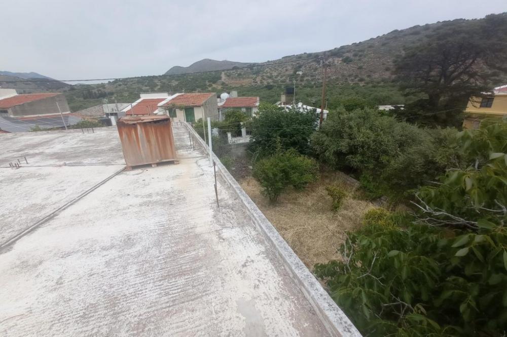 Kreta, Kastelli: Einfamilienhaus mit großem Garten in traditionellem Dorf zu verkaufen