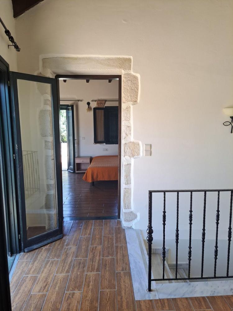 Kréta, Douliana: Felújított kőház medencével és kerttel eladó