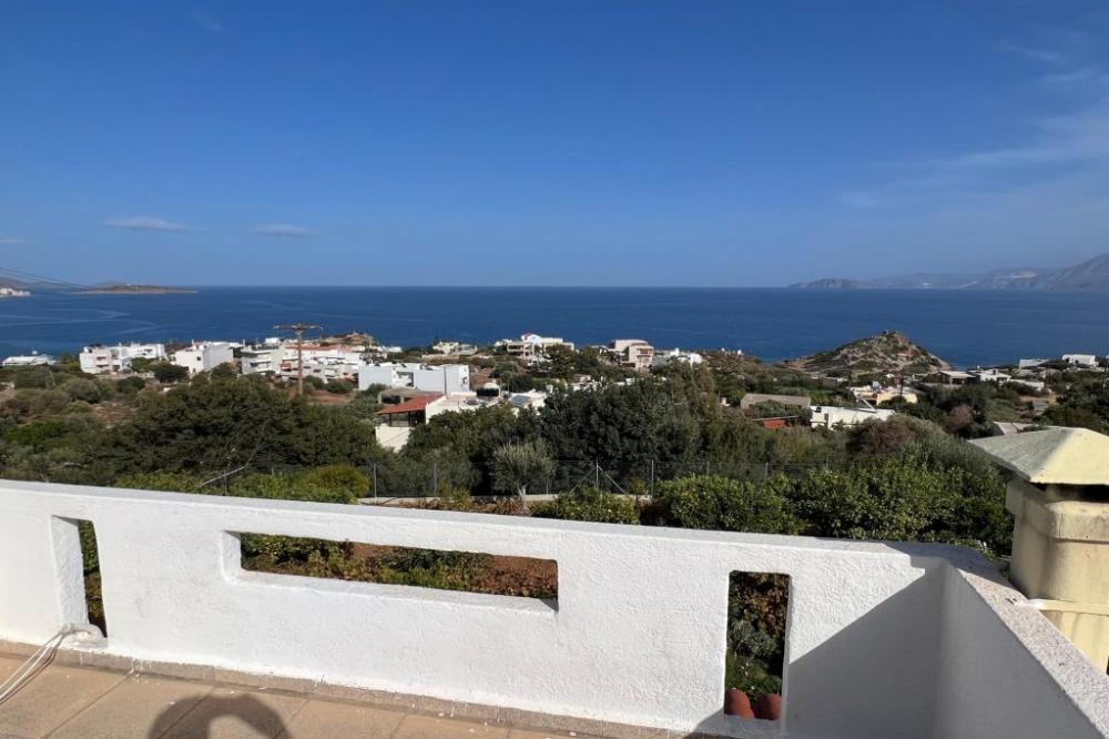 Kreta, Ammoudara: Anwesen mit 3 Wohnungen in Meeresnähe zu verkaufen