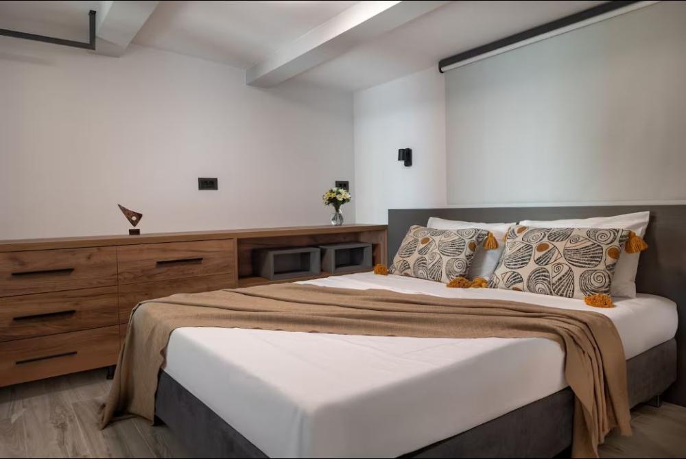 Kreta, Agios Onoufrios: Elegante Villa aus weißem Stein mit Meerblick zu verkaufen