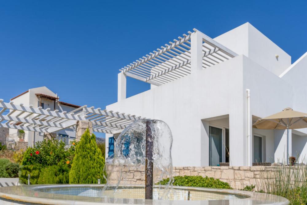 Kreta, Georgioupoli: Modernes Haus in wunderschöner Anlage nahe dem Meer zum Verkauf