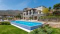 Kreta, Elounda: Luxusvilla mit Pool und Gästehaus in Elite-Wohnanlage zu verkaufen