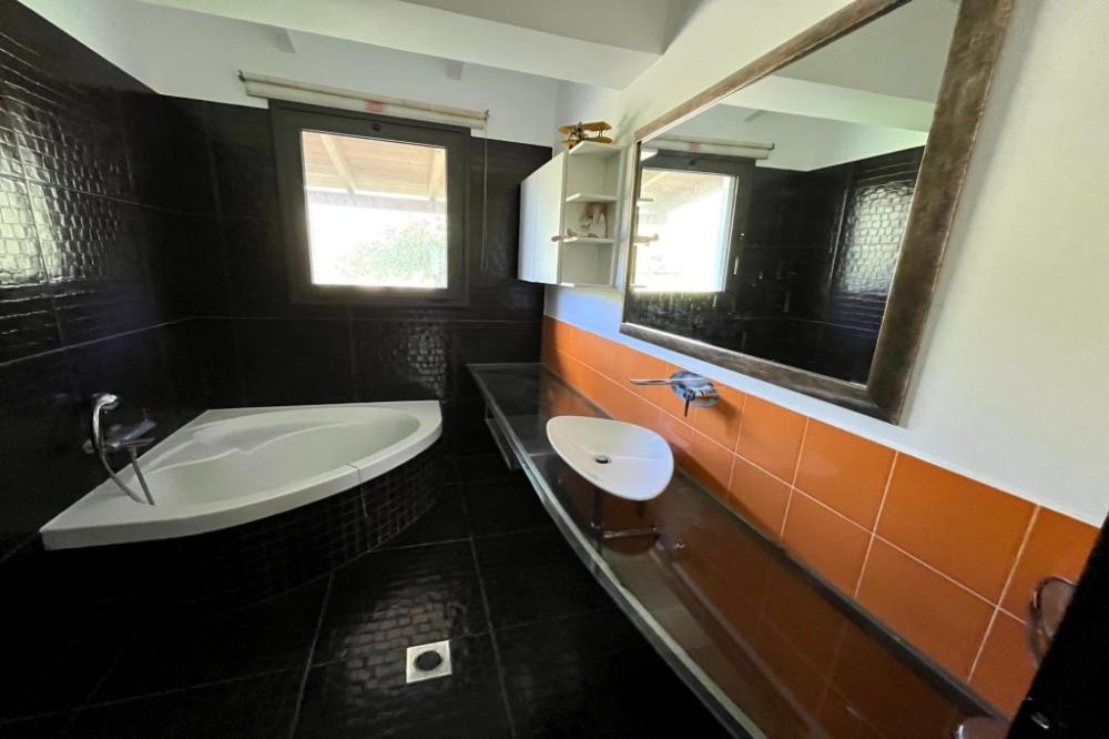 Kreta, Kritsa: Wunderschöne Villa mit Gäste-Loft-Apartment in sehr entspannender Lage zu verkaufen