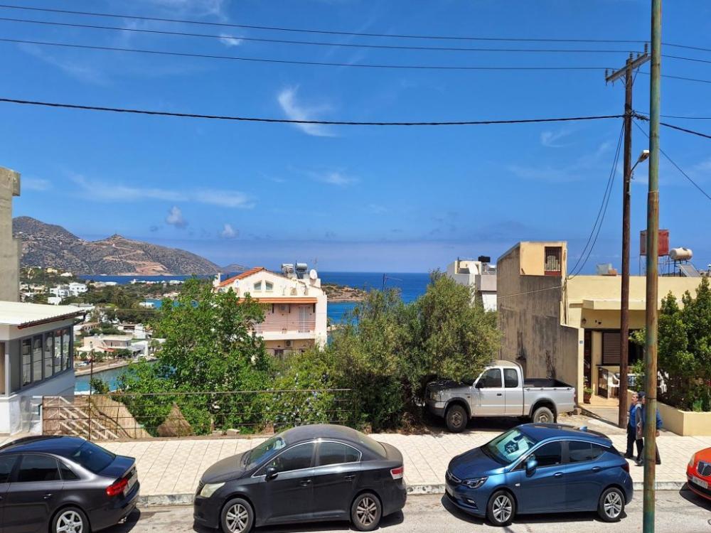Kreta, Agios Nikolaos: Baugrundstück mit Meerblick in der Stadt zu verkaufen