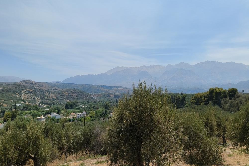 Kréta, Kalyves: Tágas telek tengerre néző kilátással eladó