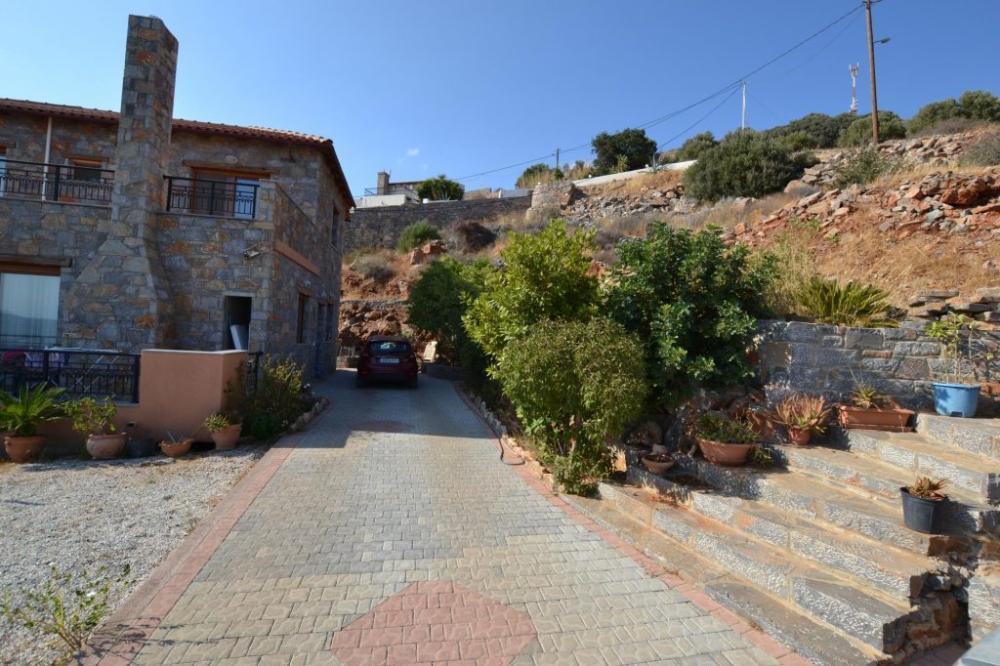 Kreta, Elounda: Atemberaubendes Steinhaus mit toller Aussicht zu verkaufen
